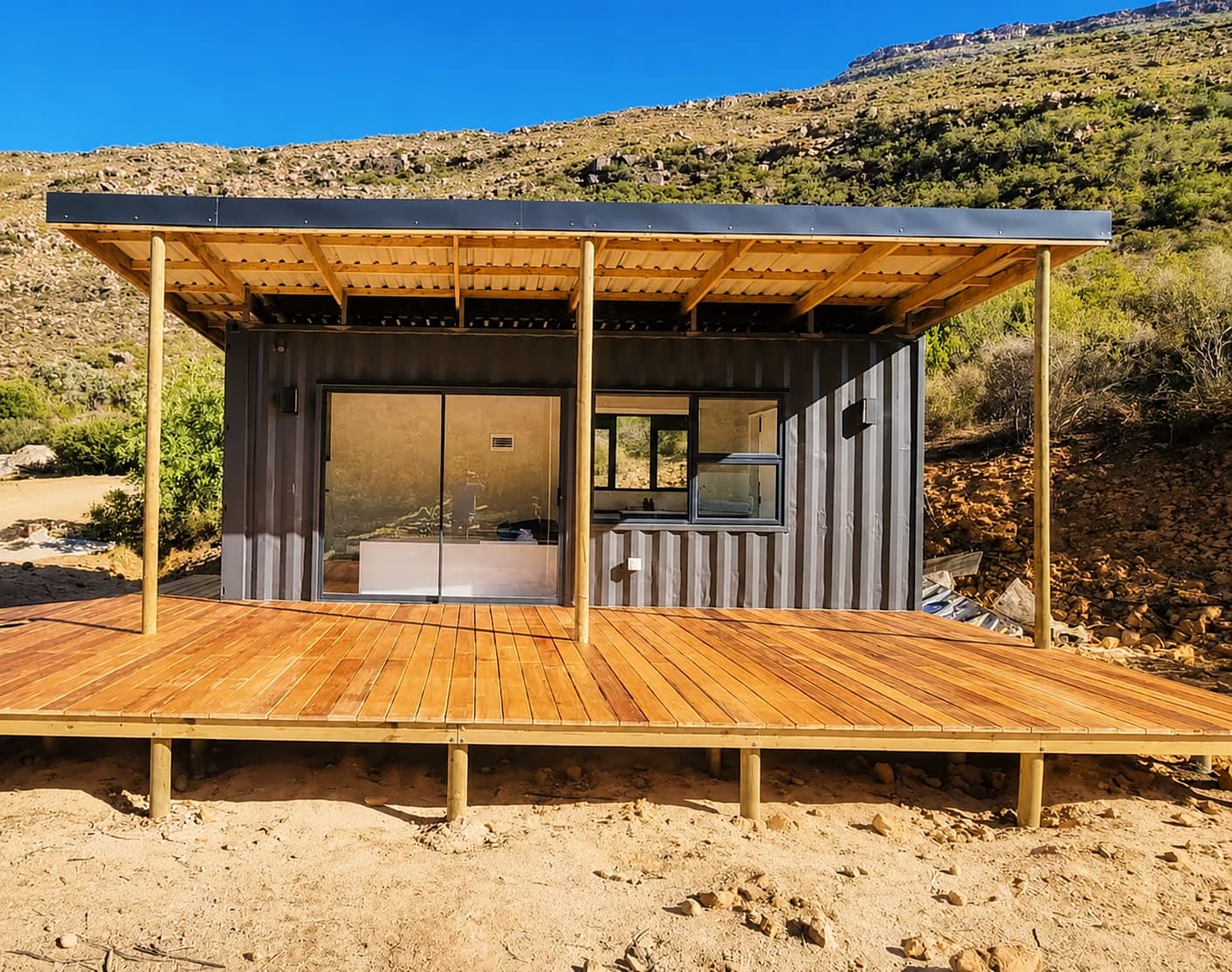 The Tiny built and delivered on a mountain site, with its roof structure and pine deck